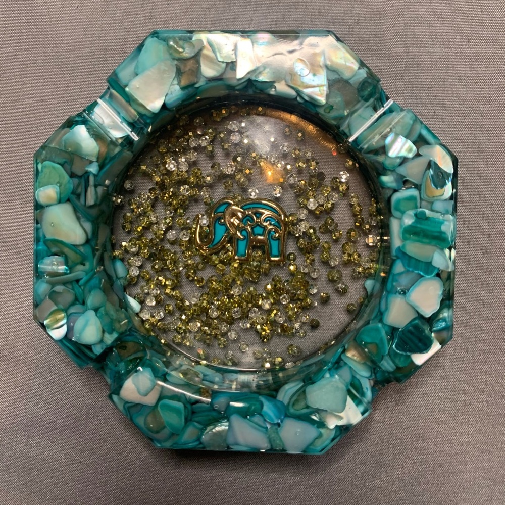 HANDMADE ELEPHANT ASHTRAY (RESIN)